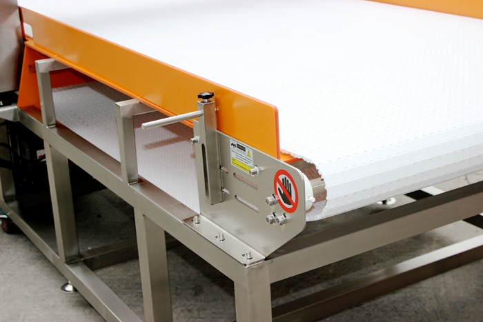 1706585637979805.jpg 016-2600-11030-800-100-380V-右進左出-配穩壓器-板鏈式報警停機金檢機1.jpg